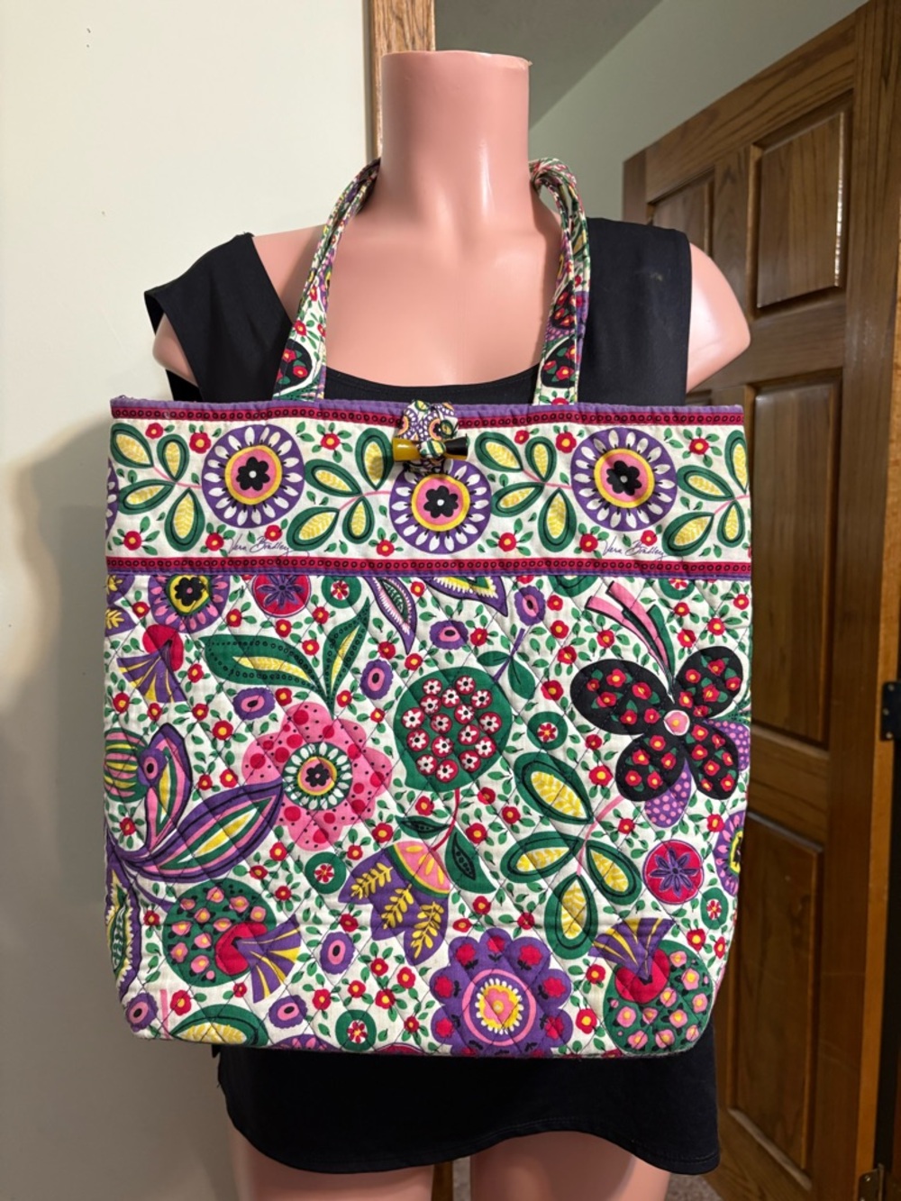 Vera Bradley tote bag retired "Viva La Vera" floral Toggle Tote horn-button